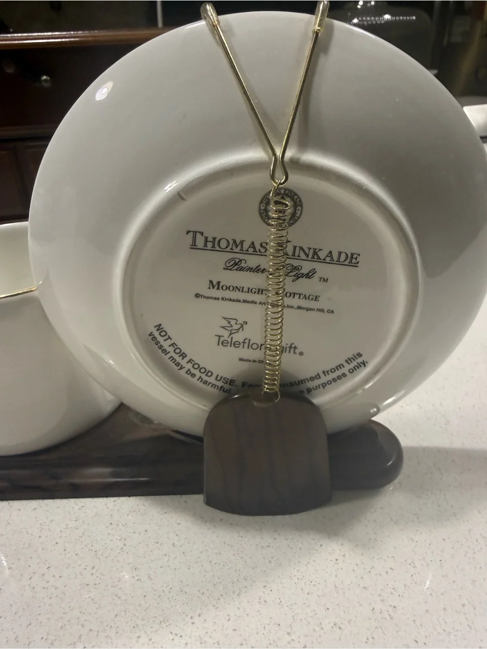 Thomas kinkade moonlight cottage cup and plate set with stand